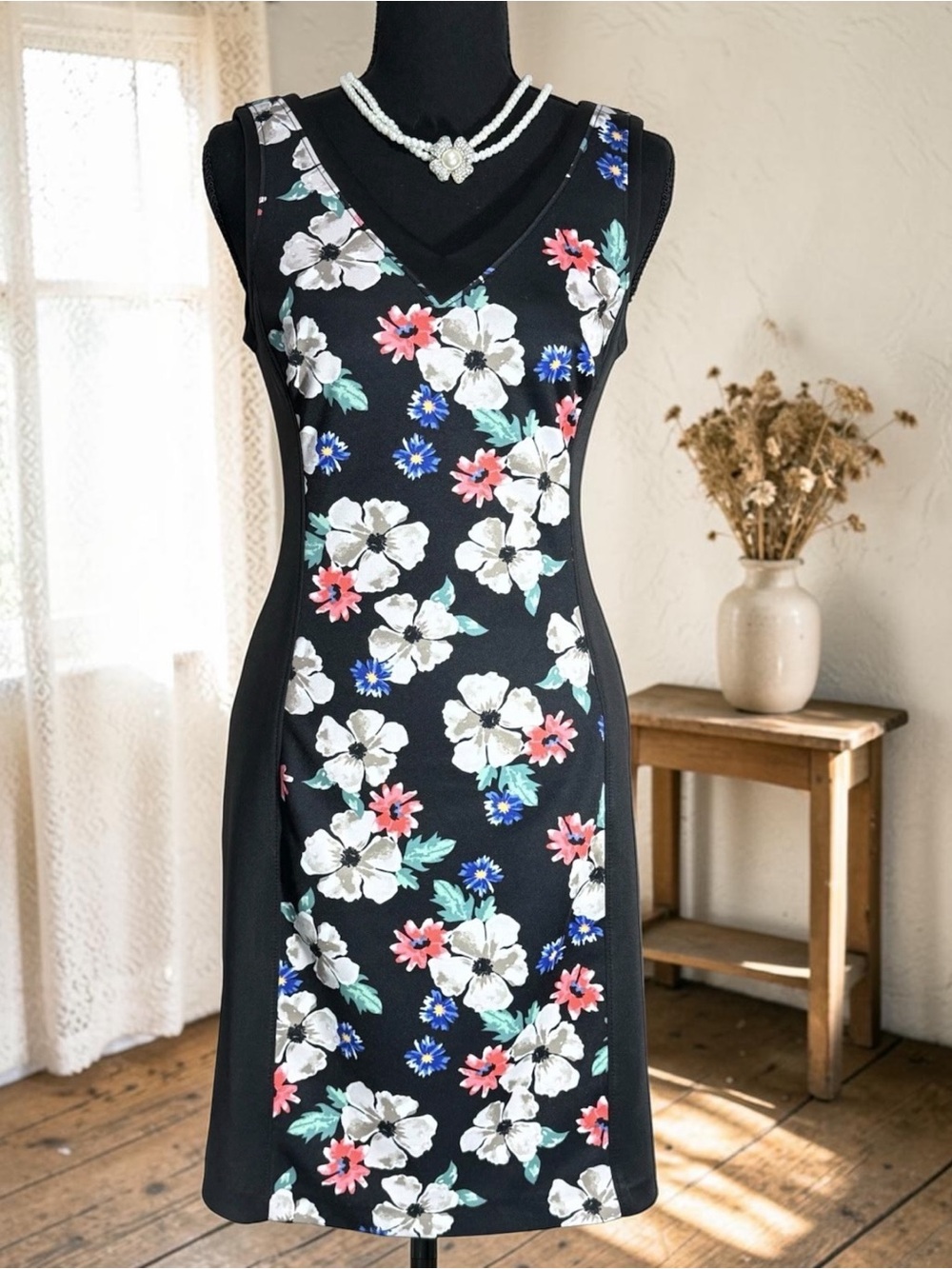 White House Black Market Black Floral V-Neck Panel Dress